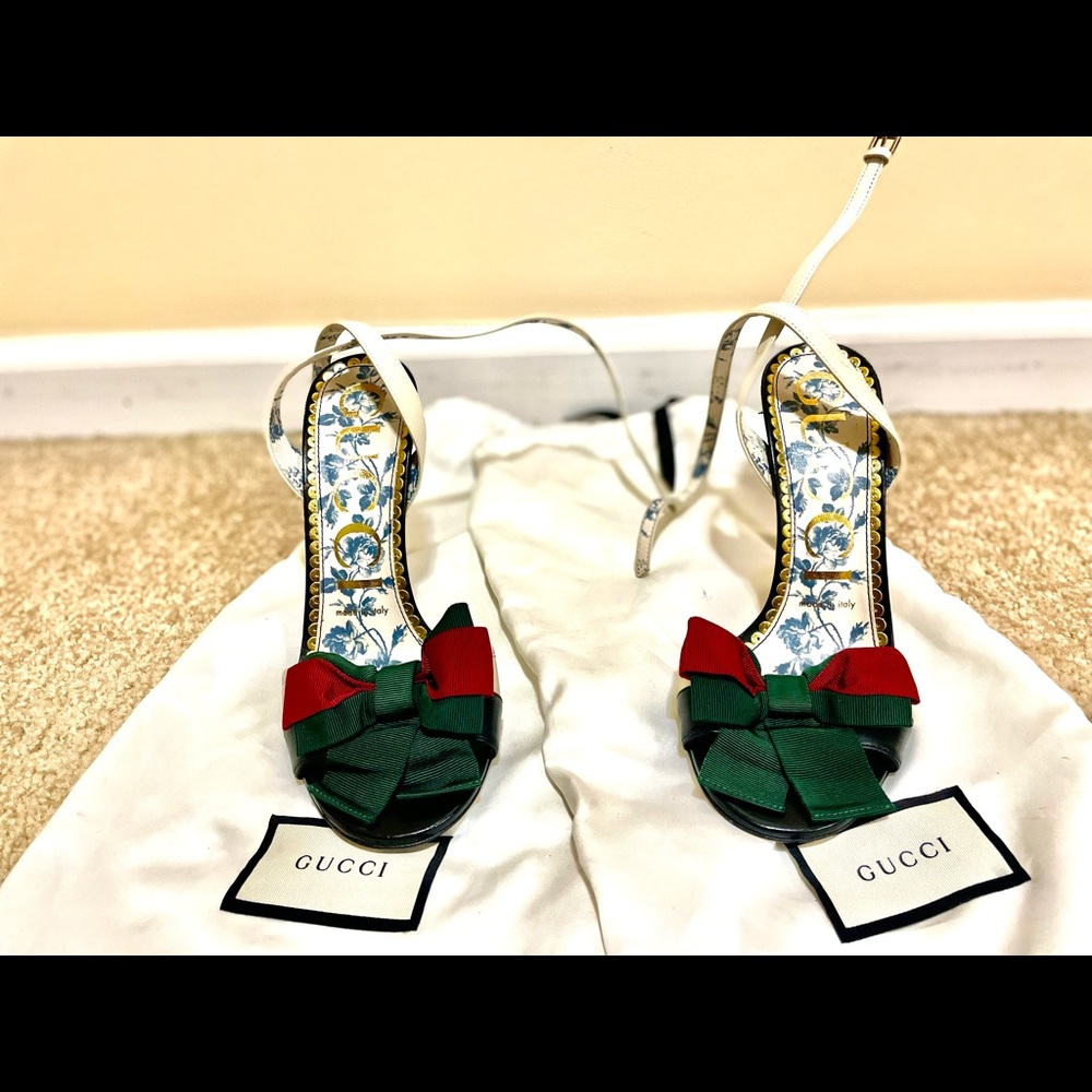 Gucci Leather Sandal With Web Bow “Crème”